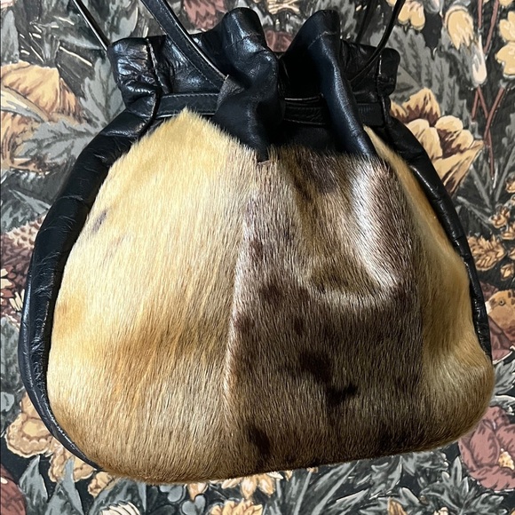 Vintage Seal Fur & Leather Handbag — Québec Artisan Piece - Picture 3 of 13